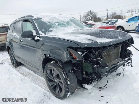 2021 Volkswagen Atlas 3.6L V6 SE w/Technology with VIN 1V2KR2CA4MC608976, listed as a IAAI auction lot 41018789 with 35,411 mi miles. Bid and sale history available at carsss.com. Image 1.
