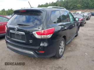 2013 Nissan Pathfinder SV z VIN 5N1AR2MM6DC681607, wystawiony jako IAAI lot #42490708 z przebiegiem 103 460 mil mil oraz . Historia ofert i sprzedaży dostępna na DreamBid. Obrazek 4.