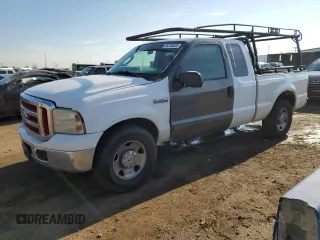 2005 Ford F-250 XL z VIN 1FTNX205X5EC21432, wystawiony jako Copart lot #56248025 z przebiegiem 211 524 mil mil oraz Szkoda całkowita • Salvage title. Historia ofert i sprzedaży dostępna na DreamBid. Obrazek 1.