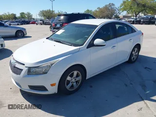 2014 Chevrolet Cruze 1LT z VIN 1G1PC5SB2E7425955, wystawiony jako IAAI lot #41771467 z przebiegiem 125 816 mil mil oraz . Historia ofert i sprzedaży dostępna na DreamBid. Obrazek 2.