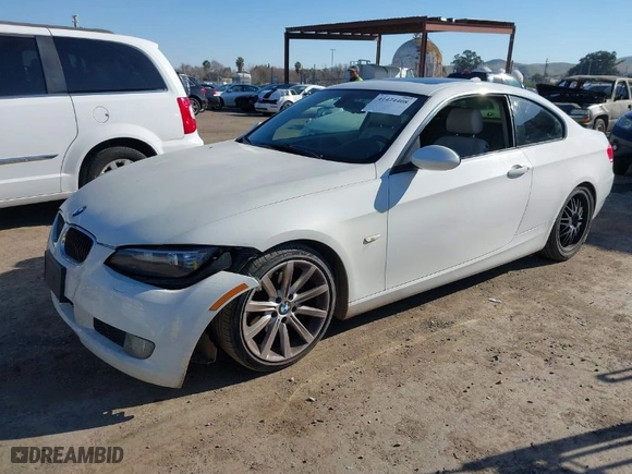2009 BMW 3 Series 328i with VIN WBAWB33539P136914, listed as a IAAI auction lot 41424408 with 176,748 mi miles. Bid and sale history available at carsss.com. Image 2.