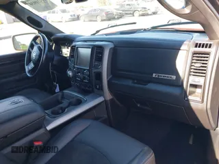 2017 Ram 1500 Rebel z VIN 1C6RR7YT5HS811773, wystawiony jako IAAI lot #41410030 z przebiegiem 96 418 mil mil oraz . Historia ofert i sprzedaży dostępna na DreamBid. Obrazek 5.