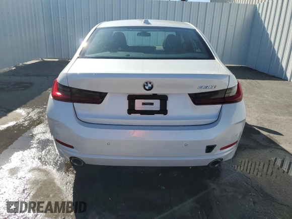 2024 BMW 3 Series 330i with VIN 3MW69FF09R8E39109, listed as a Copart auction lot 48945895 with 33,085 mi miles and Clean Title. Bid and sale history available at carsss.com. Image 6.