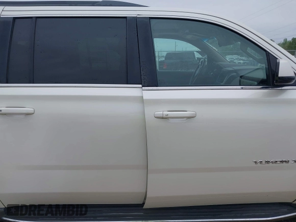2015 GMC Yukon XL SLT with VIN 1GKS1HKC6FR178371, listed as a IAAI auction lot 41896486 with 159,282 mi miles. Bid and sale history available at carsss.com. Image 14.