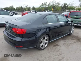 2017 Volkswagen Jetta GLI z VIN 3VW4T7AJ1HM347867, wystawiony jako IAAI lot #42408757 z przebiegiem 82 905 mil mil oraz . Historia ofert i sprzedaży dostępna na DreamBid. Obrazek 4.