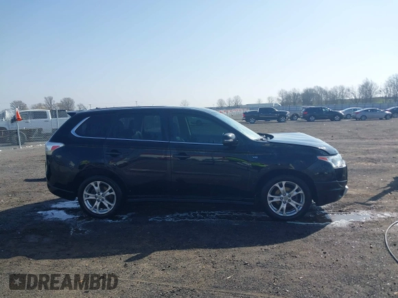 2014 Mitsubishi Outlander GT with VIN JA4JZ4AX8EZ016070, listed as a IAAI auction lot 41771934 with 157,724 mi miles and . Bid and sale history available at DreamBid. Image 13.