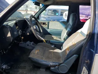 1989 Chevrolet Blazer z VIN 1GNCS18Z8K8149381, wystawiony jako Copart lot #41138414 z przebiegiem 61 828 mil mil oraz Szkoda całkowita • Salvage title. Historia ofert i sprzedaży dostępna na DreamBid. Obrazek 7.