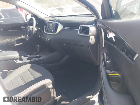 2018 Kia Sorento LX V6 with VIN 5XYPGDA57JG371874, listed as a IAAI auction lot 41668457 with 130,022 mi miles. Bid and sale history available at carsss.com. Image 5.