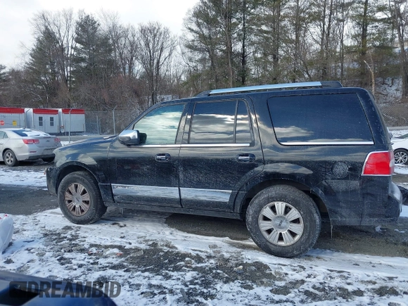 2007 Lincoln Navigator z VIN 5LMFU285X7LJ09190, wystawiony jako IAAI lot #41611256 z przebiegiem 185 879 mil mil oraz . Historia ofert i sprzedaży dostępna na DreamBid. Obrazek 14.