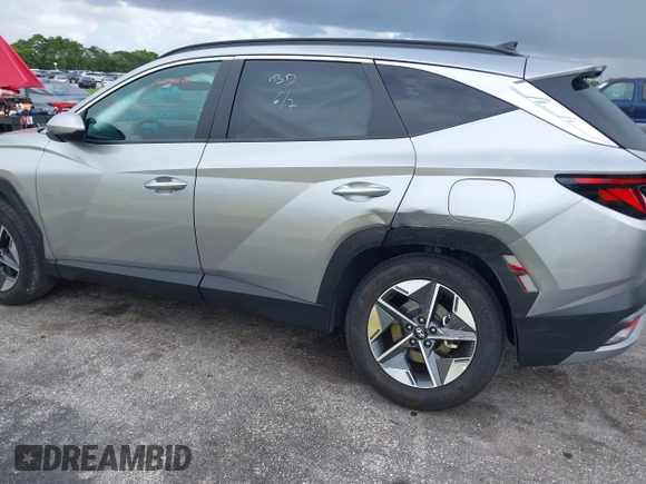 2025 Hyundai Tucson SEL z VIN 5NMJB3DE5SH465219, wystawiony jako IAAI lot #42490892 z przebiegiem 11 135 mil mil oraz . Historia ofert i sprzedaży dostępna na DreamBid. Obrazek 6.