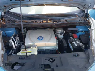 2015 Nissan LEAF SV with VIN 1N4AZ0CP1FC318788, listed as a IAAI auction lot 41572300 with 144,452 mi miles. Bid and sale history available at carsss.com. Image 10.