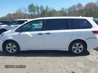 2019 Toyota Sienna L с VIN 5TDZZ3DC4KS015569, выставлен на аукционе IAAI как лот 42114405 с пробегом 101 476 миль миль и . История ставок и продаж доступна на DreamBid. Изображение 15.