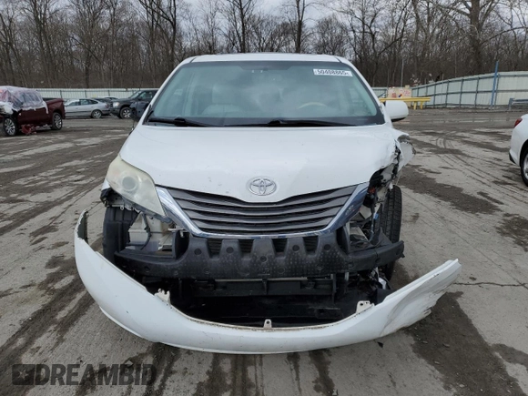 2012 Toyota Sienna XLE z VIN 5TDDK3DC6CS043440, wystawiony jako Copart lot #50408865 z przebiegiem 229 239 mil mil oraz Szkoda całkowita • Salvage title. Historia ofert i sprzedaży dostępna na DreamBid. Obrazek 5.