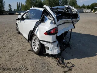 2020 Tesla Model X Long Range with VIN 5YJXCAE26LF239810, listed as a Copart auction lot 60548712 with 0 mi miles. Bid and sale history available at carsss.com. Image 3.