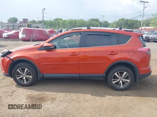 2016 Toyota RAV4 XLE z VIN JTMRFREV6GJ101367, wystawiony jako IAAI lot #42434491 z przebiegiem 79 411 mil mil oraz . Historia ofert i sprzedaży dostępna na DreamBid. Obrazek 15.