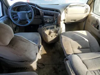 2000 GMC Safari z VIN 1GDDM19W3YB518506, wystawiony jako Copart lot #80923314 z przebiegiem 303 166 mil mil oraz Szkody całkowita. Historia ofert i sprzedaży dostępna na DreamBid. Obrazek 8.