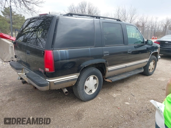 1998 GMC Yukon with VIN 1GKEK13R9WJ734112, listed as a IAAI auction lot 42072548 with 226,061 mi miles. Bid and sale history available at carsss.com. Image 4.