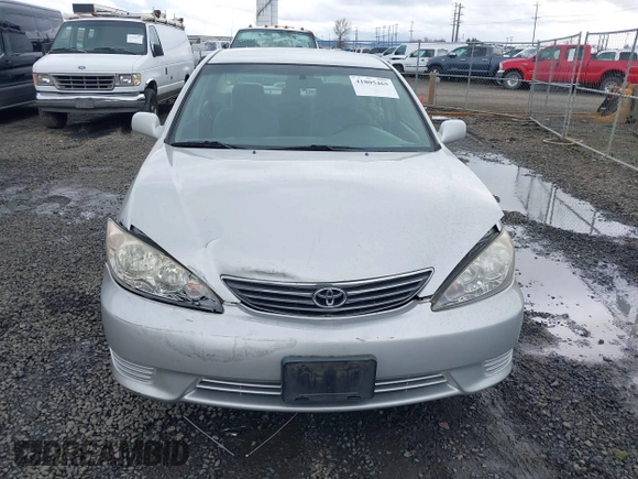 2006 Toyota Camry STD z VIN 4T1BE32K86U157718, wystawiony jako IAAI lot #41805465 z przebiegiem 327 299 mil mil oraz . Historia ofert i sprzedaży dostępna na DreamBid. Obrazek 12.