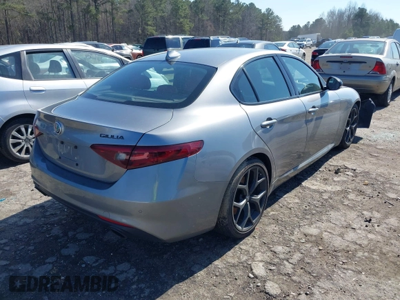2020 Alfa Romeo Giulia z VIN ZARFAMAN2L7624764, wystawiony jako IAAI lot #41623824 z przebiegiem Nie podano mil oraz . Historia ofert i sprzedaży dostępna na DreamBid. Obrazek 4.
