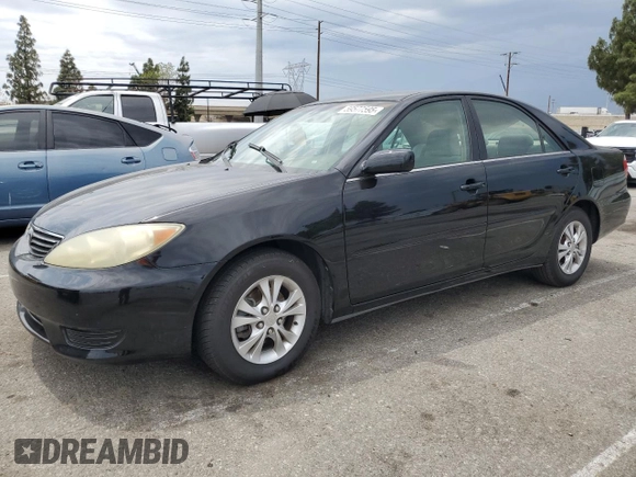 2006 Toyota Camry LE z VIN 4T1BF32K56U621741, wystawiony jako Copart lot #59577595 z przebiegiem 189 155 mil mil oraz Czysty tytuł • Clean title. Historia ofert i sprzedaży dostępna na DreamBid. Obrazek 1.