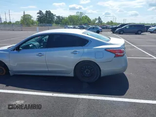 2014 Nissan Altima SV with VIN 1N4AL3AP0EC323033, listed as a IAAI auction lot 41665147 with 145,271 mi miles and . Bid and sale history available at carsss.com. Image 6.