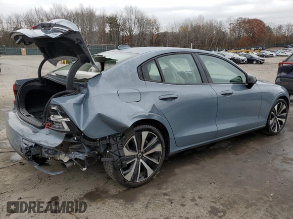 2022 Volvo S60 Momentum with VIN 7JRL12TZ2NG157674, listed as a Copart auction lot 75262073 with 23,682 mi miles. Bid and sale history available at carsss.com. Image 3.