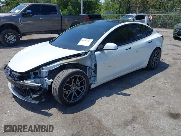 2022 Tesla Model 3 Long Range z VIN 5YJ3E1EB4NF163001, wystawiony jako IAAI lot #42211705 z przebiegiem 53 487 mil mil oraz . Historia ofert i sprzedaży dostępna na DreamBid. Obrazek 6.
