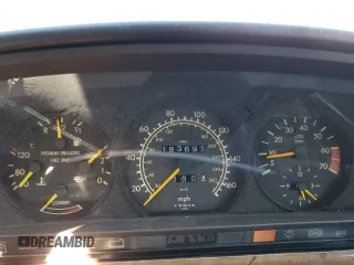 1991 Mercedes-Benz 560 with VIN WDBCA39E4MA583150, listed as a Copart auction lot 84738904 with 183,695 mi miles and Clean Title. Bid and sale history available at DreamBid. Image 9.