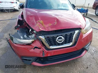 2019 Nissan Kicks SR with VIN 3N1CP5CUXKL500664, listed as a IAAI auction lot 41517100 with 244,247 mi miles. Bid and sale history available at carsss.com. Image 6.