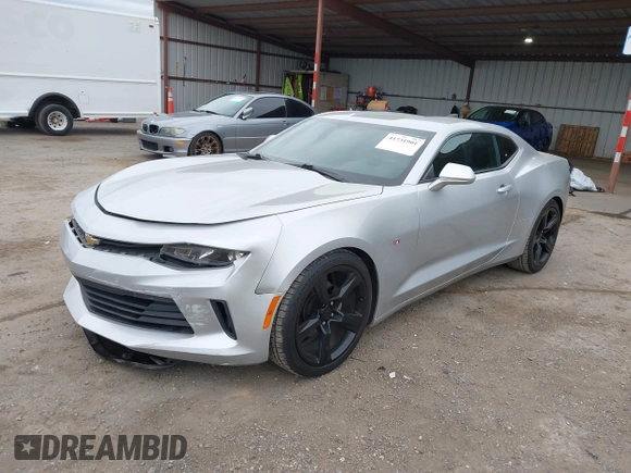 2017 Chevrolet Camaro 1LT z VIN 1G1FB1RXXH0142127, wystawiony jako IAAI lot #41731901 z przebiegiem 87 961 mil mil oraz . Historia ofert i sprzedaży dostępna na DreamBid. Obrazek 2.