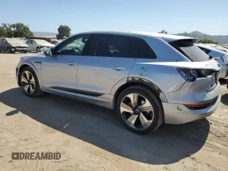 2022 Audi e-tron Premium Plus z VIN WA1LAAGE1NB046721, wystawiony jako Copart lot #60505985 z przebiegiem 23 143 mil mil oraz Szkoda całkowita • Salvage title. Historia ofert i sprzedaży dostępna na DreamBid. Obrazek 2.