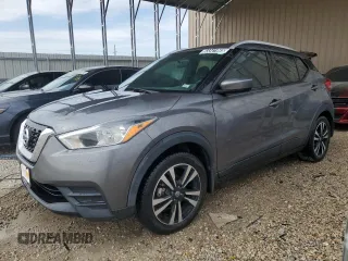 2019 Nissan Kicks SR z VIN 3N1CP5CU8KL495433, wystawiony jako Copart lot #53341965 z przebiegiem 95 697 mil mil oraz Czysty tytuł • Clean title. Historia ofert i sprzedaży dostępna na DreamBid. Obrazek 1.