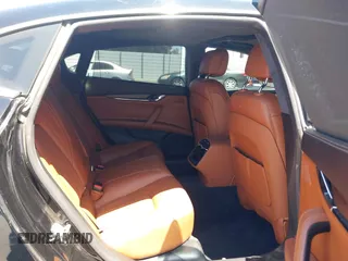 2018 Maserati Quattroporte S GranLusso z VIN ZAM56YPL1J1274060, wystawiony jako IAAI lot #42347208 z przebiegiem 55 022 mil mil oraz . Historia ofert i sprzedaży dostępna na DreamBid. Obrazek 8.