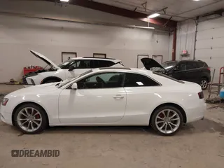 2013 Audi A5 Premium Plus z VIN WAULFAFR7DA012604, wystawiony jako IAAI lot #41562285 z przebiegiem 121 000 mil mil oraz . Historia ofert i sprzedaży dostępna na DreamBid. Obrazek 15.