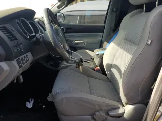 2013 Toyota Tacoma PreRunner z VIN 3TMJU4GN1DM143219, wystawiony jako Copart lot #57492905 z przebiegiem 131 898 mil mil oraz Szkoda całkowita • Salvage title. Historia ofert i sprzedaży dostępna na DreamBid. Obrazek 7.