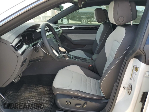 2022 Volkswagen Arteon SEL R-Line z VIN WVWAR7AN5NE011955, wystawiony jako Copart lot #39277083 z przebiegiem 2 808 mil mil oraz . Historia ofert i sprzedaży dostępna na DreamBid. Obrazek 7.