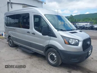 2023 Ford Transit Passenger XL z VIN 1FBAX2C83PKA96917, wystawiony jako IAAI lot #42268308 z przebiegiem 36 479 mil mil oraz . Historia ofert i sprzedaży dostępna na DreamBid. Obrazek 1.