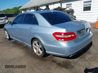 2013 Mercedes-Benz E 350 Luxury z VIN WDDHF5KB8DA670978, wystawiony jako IAAI lot #42176274 z przebiegiem 156 039 mil mil oraz . Historia ofert i sprzedaży dostępna na DreamBid. Obrazek 3.