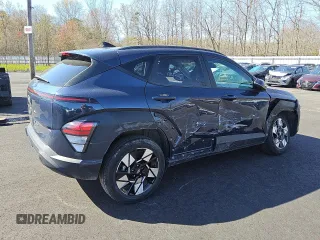 2024 Hyundai Kona SEL with VIN KM8HBCAB2RU105512, listed as a Copart auction lot 53104335 with 24,398 mi miles and Salvage Title. Bid and sale history available at carsss.com. Image 3.
