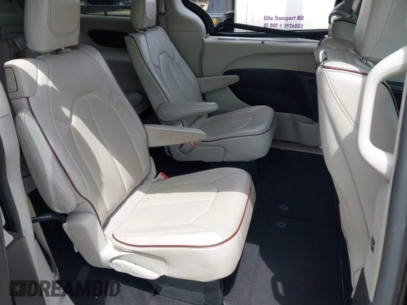 2017 Chrysler Pacifica Limited z VIN 2C4RC1GG3HR566162, wystawiony jako IAAI lot #42375696 z przebiegiem 103 051 mil mil oraz . Historia ofert i sprzedaży dostępna na DreamBid. Obrazek 8.