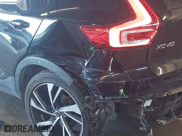 2019 Volvo XC40 Momentum with VIN YV4162XZ6K2015495, listed as a IAAI auction lot 41249446 with 44,597 mi miles and . Bid and sale history available at carsss.com. Image 6.