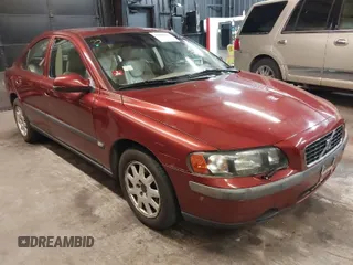 2001 Volvo S60 with VIN YV1RS61R912017817, listed as a IAAI auction lot 41981663 with 44,226 mi miles. Bid and sale history available at carsss.com. Image 1.