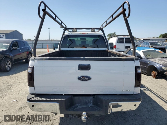2014 Ford F-250 XL z VIN 1FTBF2A63EEA73881, wystawiony jako Copart lot #57694895 z przebiegiem 228 589 mil mil oraz Czysty tytuł • Clean title. Historia ofert i sprzedaży dostępna na DreamBid. Obrazek 6.