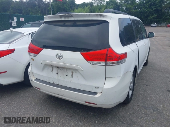 2011 Toyota Sienna LE AAS z VIN 5TDKK3DC7BS051343, wystawiony jako IAAI lot #42611095 z przebiegiem 211 223 mil mil oraz . Historia ofert i sprzedaży dostępna na DreamBid. Obrazek 4.