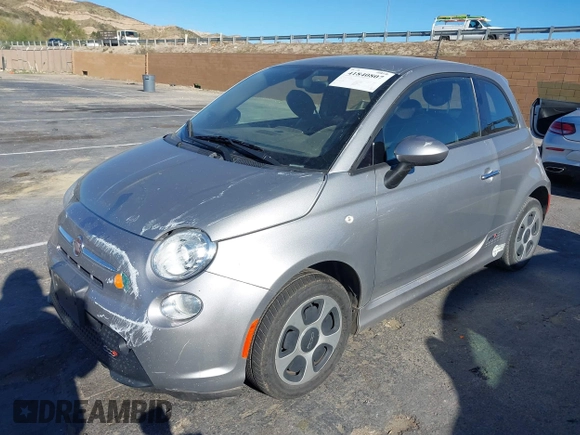 2016 FIAT 500e z VIN 3C3CFFGE7GT155291, wystawiony jako IAAI lot #41840807 z przebiegiem 47 512 mil mil oraz . Historia ofert i sprzedaży dostępna na DreamBid. Obrazek 2.