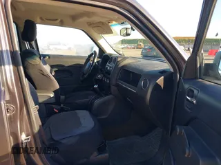 2017 Jeep Patriot Sport z VIN 1C4NJPBB0HD121397, wystawiony jako IAAI lot #41709399 z przebiegiem 124 512 mil mil oraz . Historia ofert i sprzedaży dostępna na DreamBid. Obrazek 5.