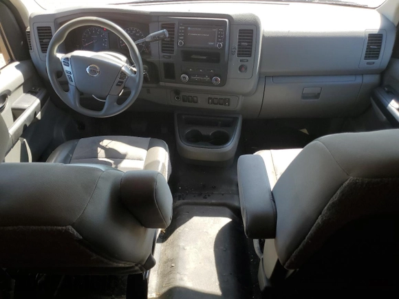 2018 Nissan NV Cargo S z VIN 1N6BF0KM8JN804801, wystawiony jako Copart lot #50125815 z przebiegiem 248 028 mil mil oraz Szkoda całkowita • Salvage title. Historia ofert i sprzedaży dostępna na DreamBid. Obrazek 8.