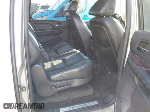 2007 GMC Yukon XL z VIN 1GKFK668X7J319869, wystawiony jako IAAI lot #41681597 z przebiegiem 154 318 mil mil oraz . Historia ofert i sprzedaży dostępna na DreamBid. Obrazek 8.