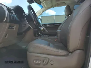 2023 Lexus GX 460 Luxury z VIN JTJGM7BX5P5346688, wystawiony jako Copart lot #56100525 z przebiegiem 35 104 mil mil oraz Szkoda całkowita • Salvage title. Historia ofert i sprzedaży dostępna na DreamBid. Obrazek 7.