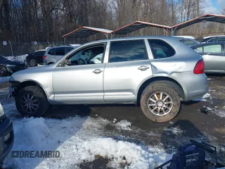 2005 Porsche Cayenne with VIN WP1AA29P75LA22059, listed as a IAAI auction lot 41250250 with 124,835 mi miles. Bid and sale history available at carsss.com. Image 14.